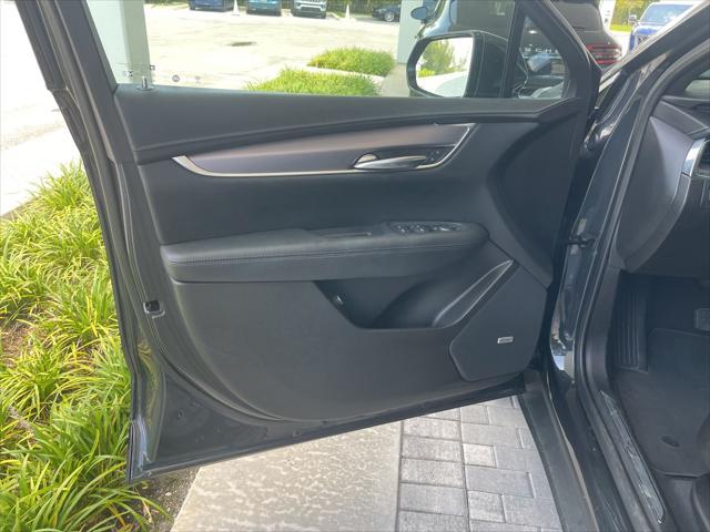 used 2022 Cadillac XT5 car, priced at $26,000