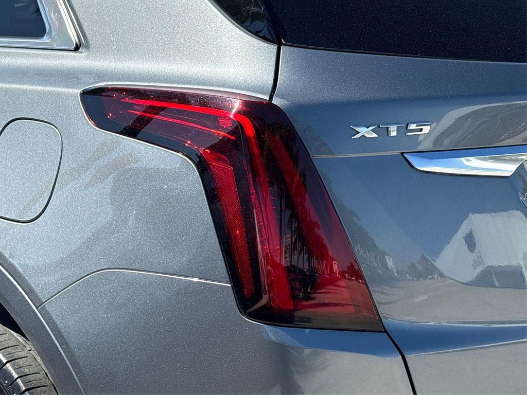 used 2020 Cadillac XT5 car, priced at $22,820