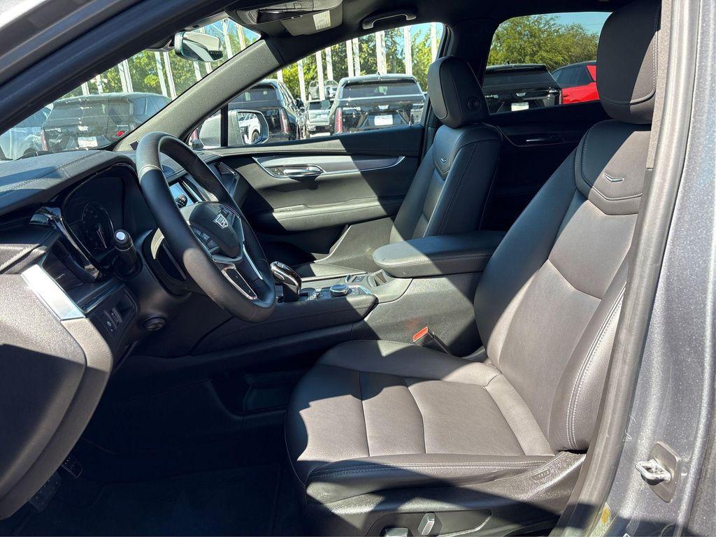 used 2020 Cadillac XT5 car, priced at $22,820