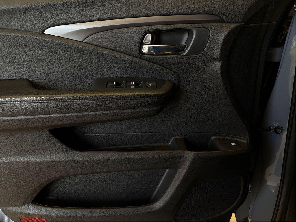 used 2022 Honda Pilot car, priced at $25,990