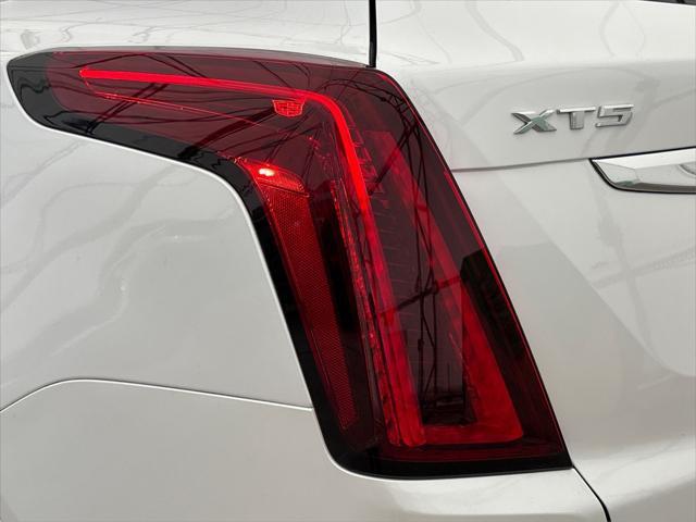 new 2025 Cadillac XT5 car, priced at $45,415