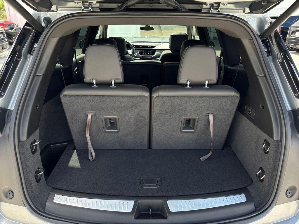 new 2025 Cadillac XT6 car, priced at $44,995