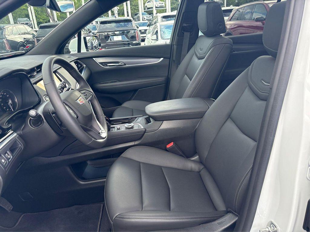 new 2025 Cadillac XT6 car, priced at $46,995