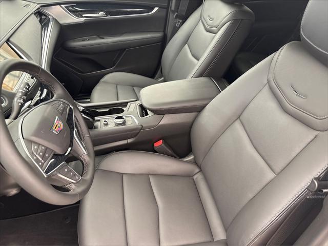 new 2025 Cadillac XT5 car, priced at $56,290