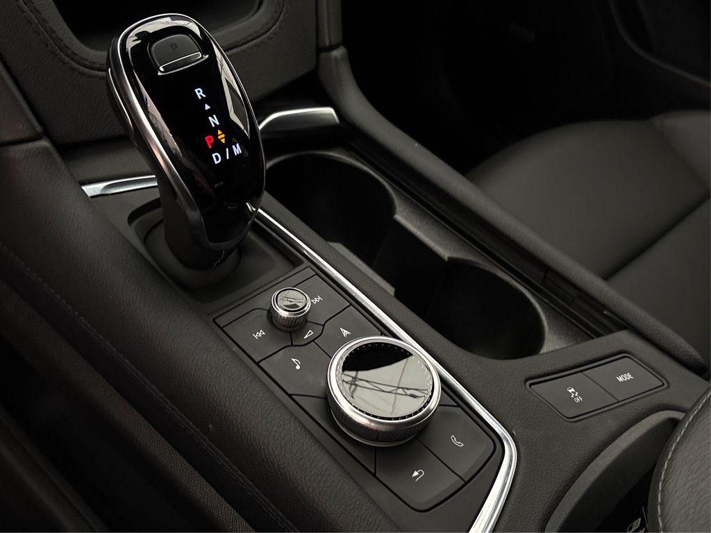 new 2025 Cadillac XT5 car, priced at $45,991