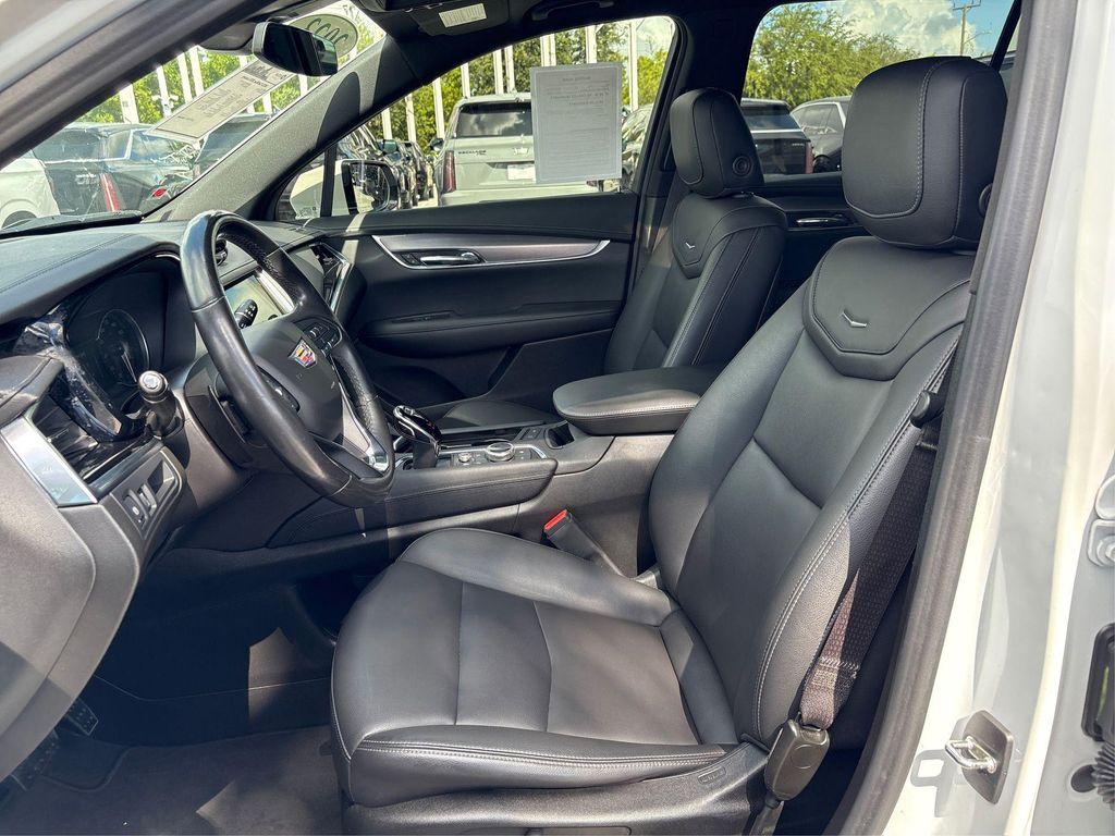 used 2023 Cadillac XT6 car, priced at $33,290