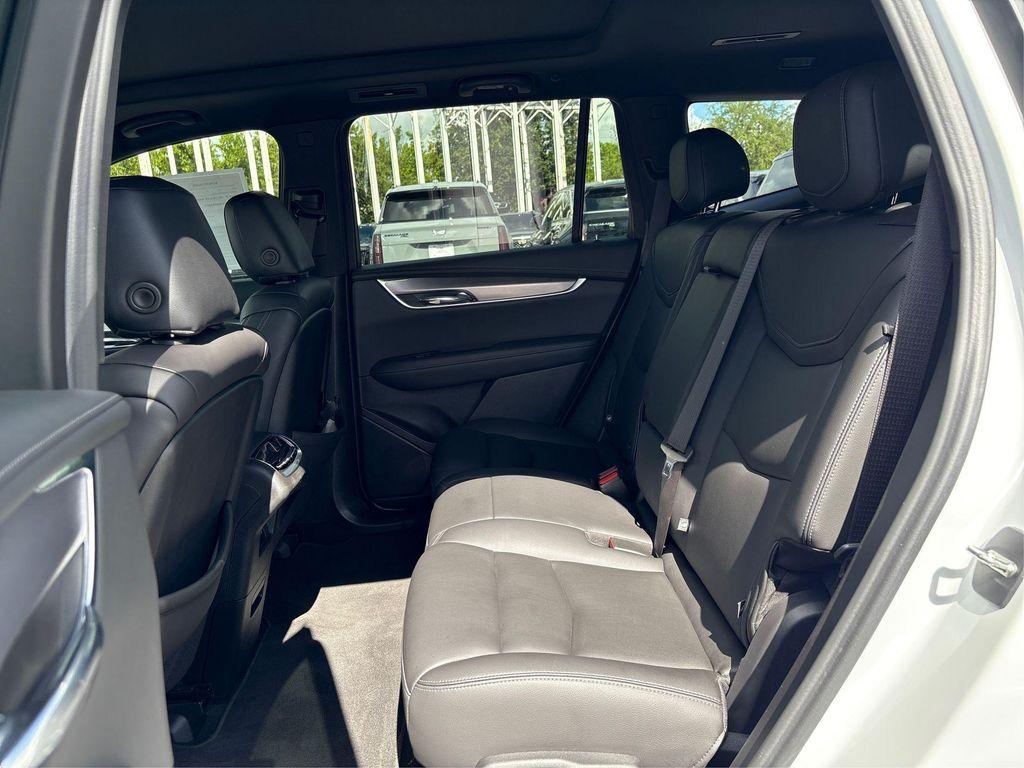 used 2023 Cadillac XT6 car, priced at $33,290