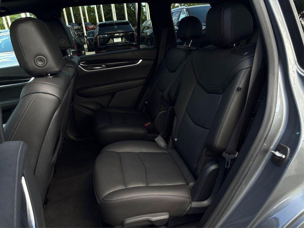 used 2022 Cadillac XT6 car, priced at $36,755