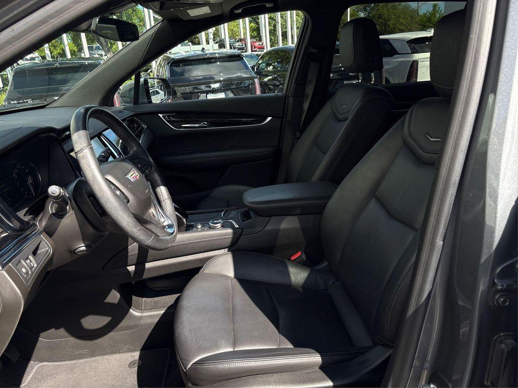 used 2022 Cadillac XT6 car, priced at $36,755