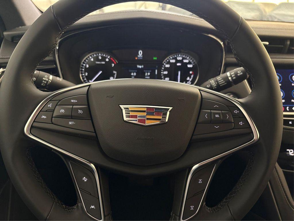 new 2025 Cadillac XT5 car, priced at $39,995