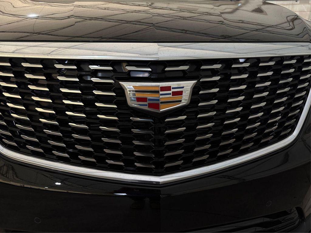 new 2025 Cadillac XT5 car, priced at $39,995