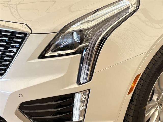new 2025 Cadillac XT5 car, priced at $45,415
