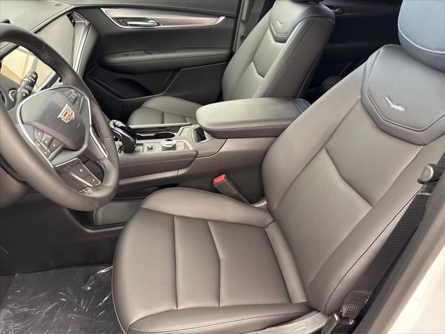 new 2025 Cadillac XT5 car, priced at $45,415