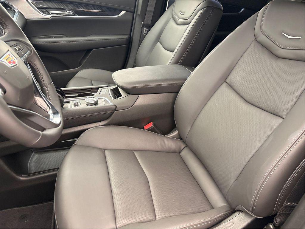 new 2025 Cadillac XT6 car, priced at $51,985