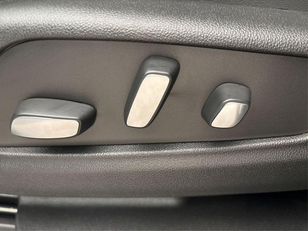 new 2025 Cadillac XT6 car, priced at $51,985