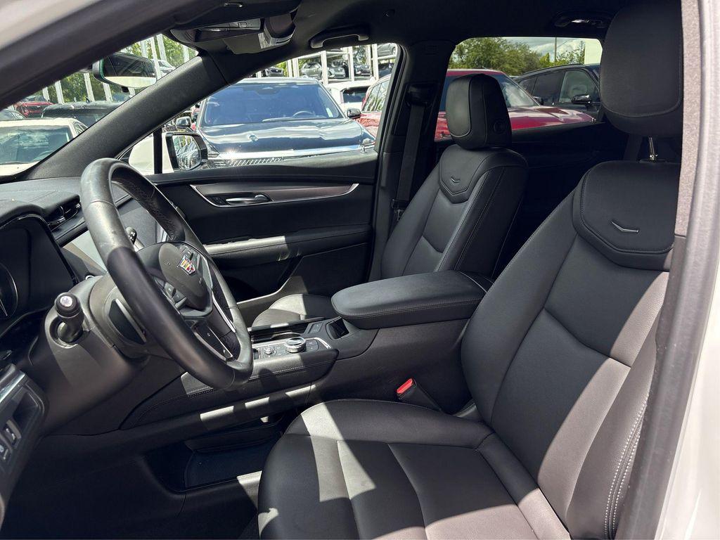 used 2023 Cadillac XT5 car, priced at $24,890