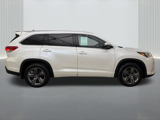 used 2019 Toyota Highlander car, priced at $26,200