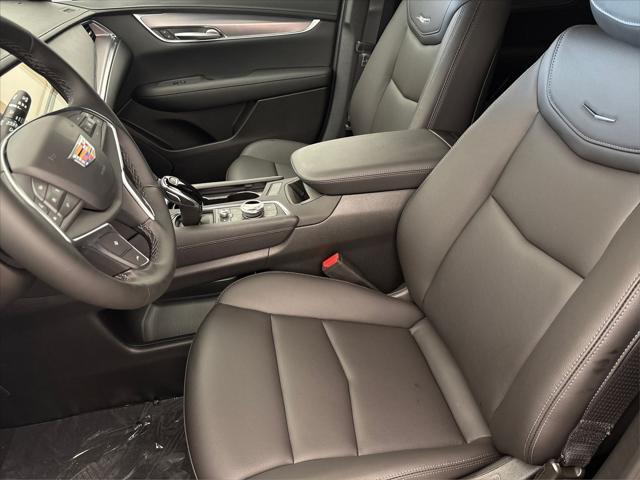 new 2025 Cadillac XT5 car, priced at $39,995