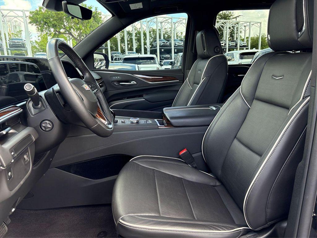 used 2023 Cadillac Escalade ESV car, priced at $63,995