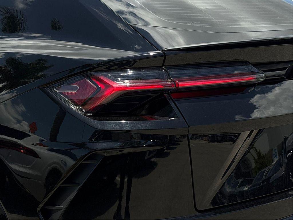 used 2022 Lamborghini Urus car, priced at $213,678