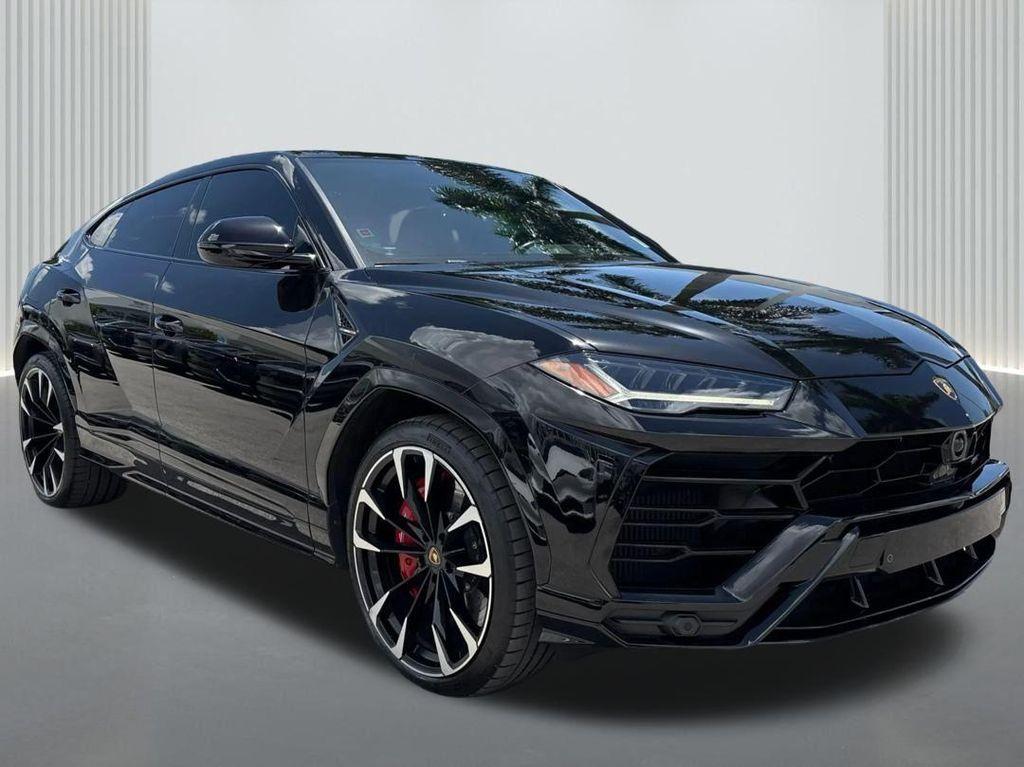 used 2022 Lamborghini Urus car, priced at $213,678