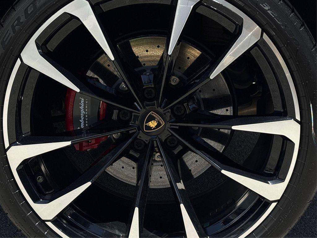 used 2022 Lamborghini Urus car, priced at $213,678