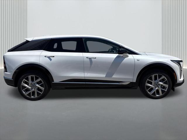 new 2025 Cadillac OPTIQ car, priced at $55,615