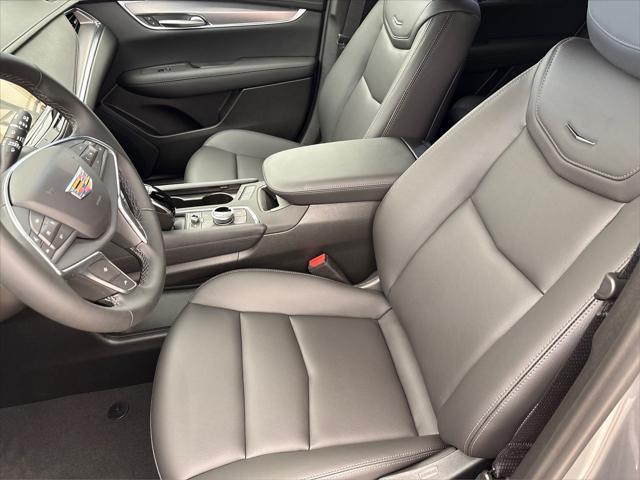 new 2025 Cadillac XT5 car, priced at $44,190