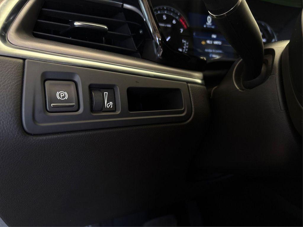 new 2025 Cadillac XT5 car, priced at $41,450