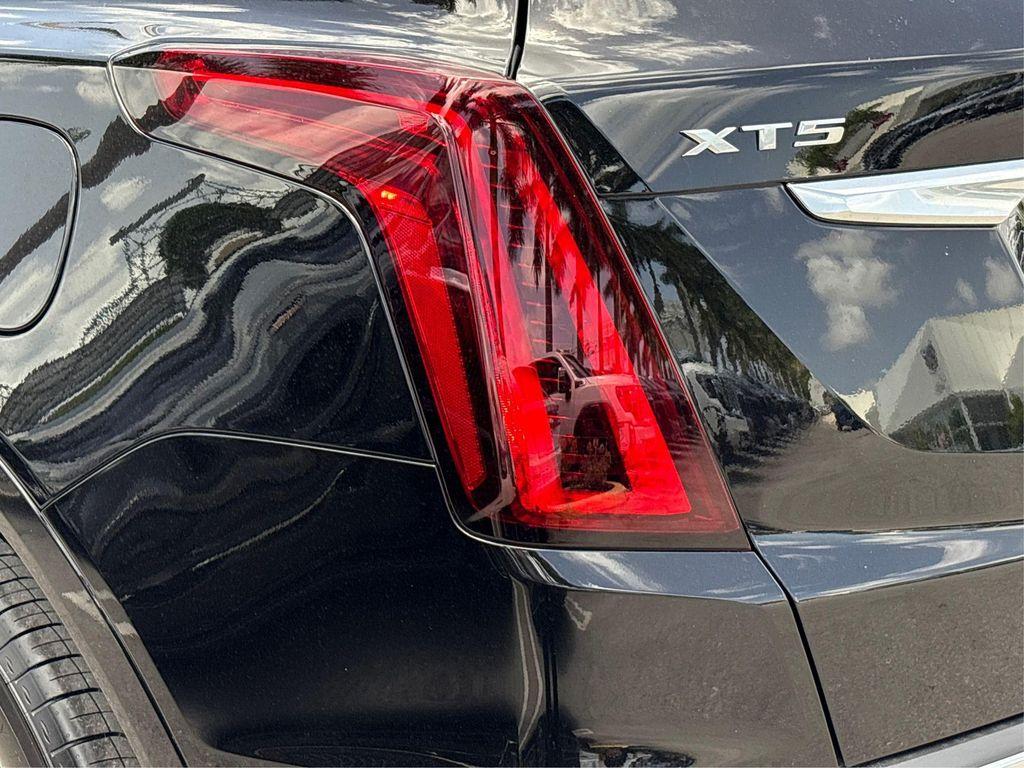 new 2025 Cadillac XT5 car, priced at $41,450