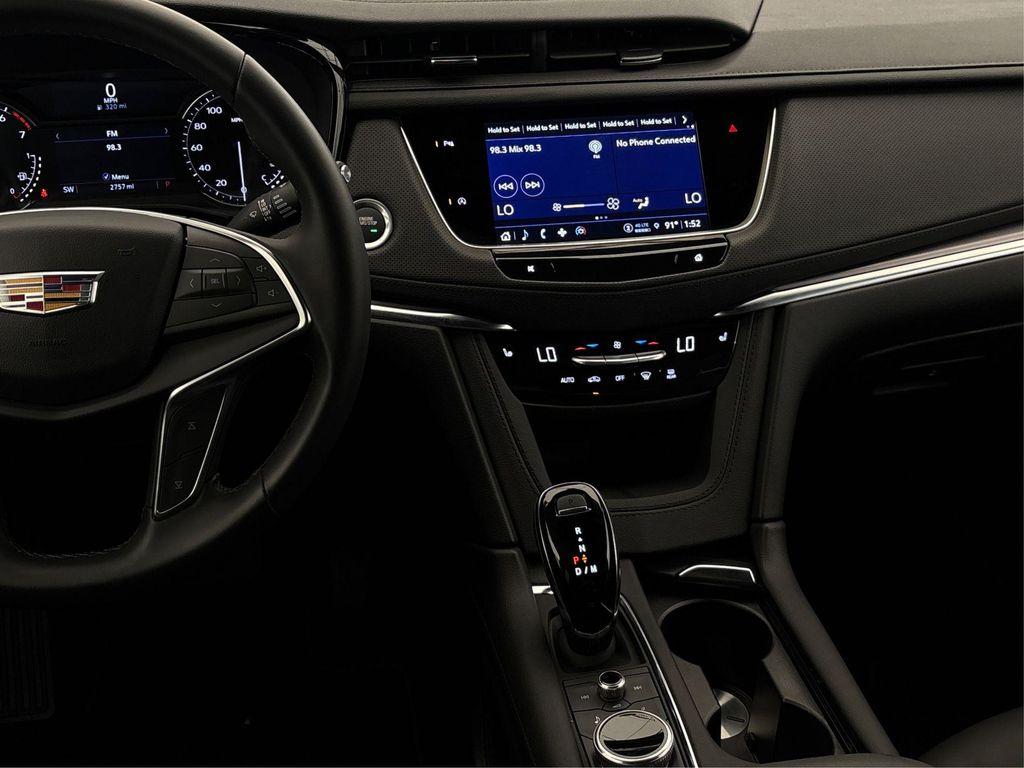 new 2025 Cadillac XT5 car, priced at $41,450