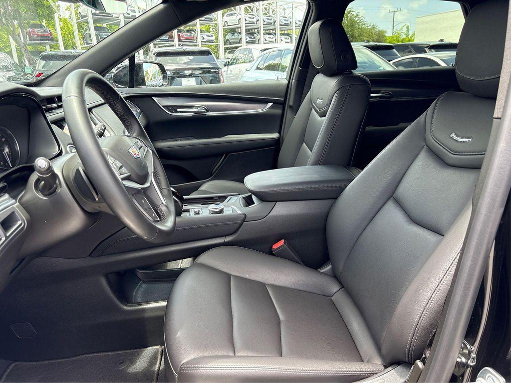 new 2025 Cadillac XT5 car, priced at $41,450