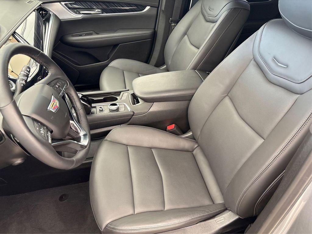 new 2025 Cadillac XT6 car, priced at $49,550