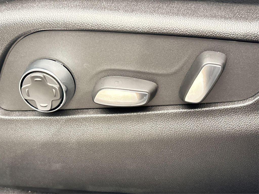 new 2025 Cadillac XT4 car, priced at $41,990