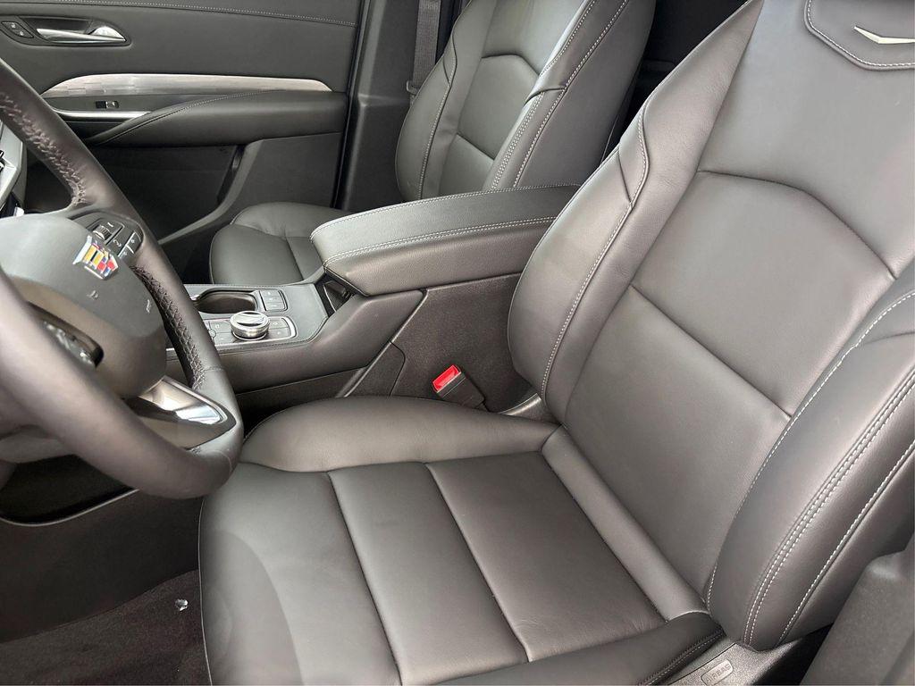 new 2025 Cadillac XT4 car, priced at $41,990