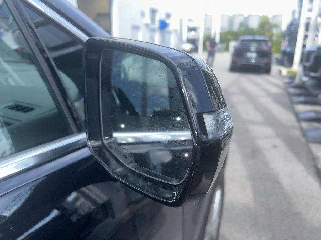 used 2023 Cadillac XT5 car, priced at $27,600