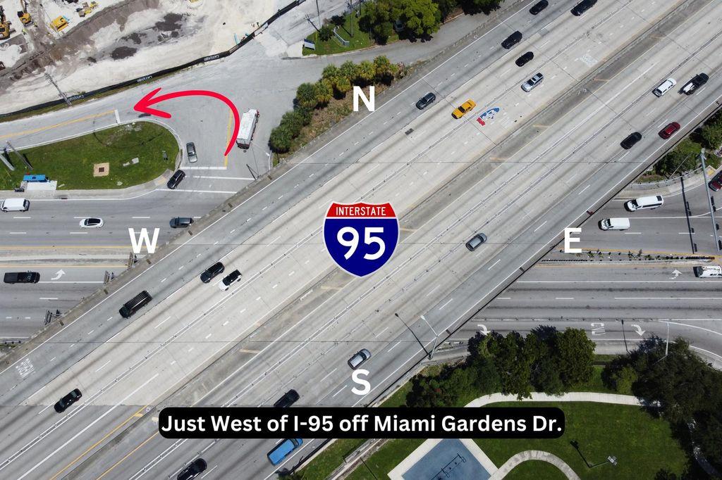 used 2023 Cadillac XT5 car, priced at $27,600