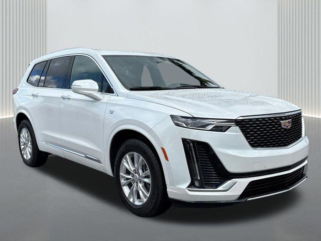 new 2025 Cadillac XT6 car, priced at $44,995