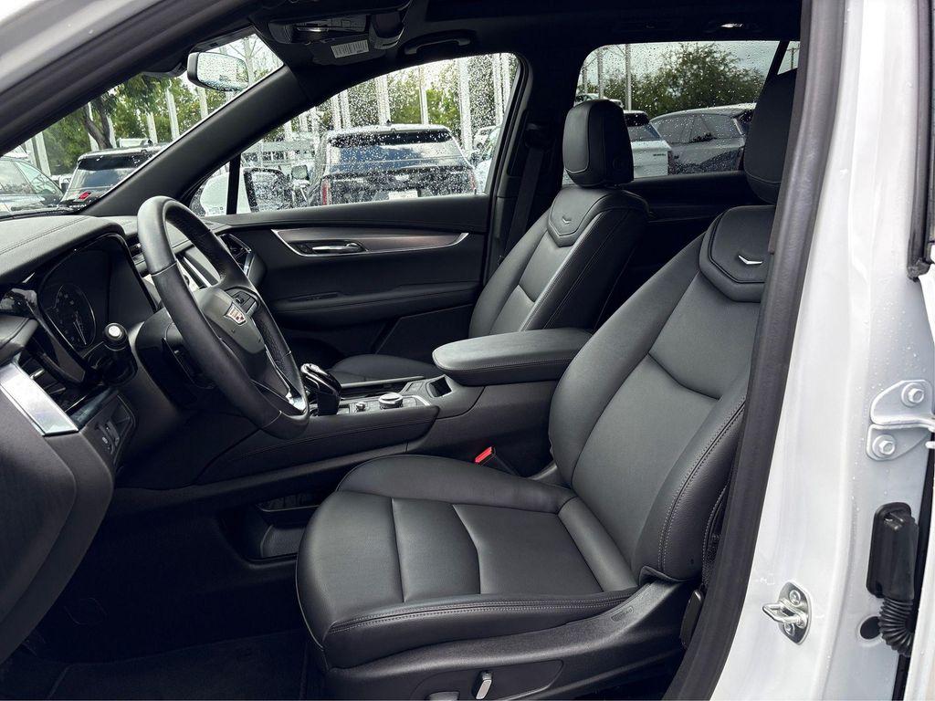 new 2025 Cadillac XT6 car, priced at $44,995