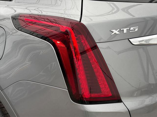 new 2025 Cadillac XT5 car, priced at $50,590