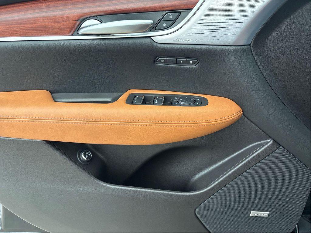 new 2025 Cadillac XT5 car, priced at $43,850