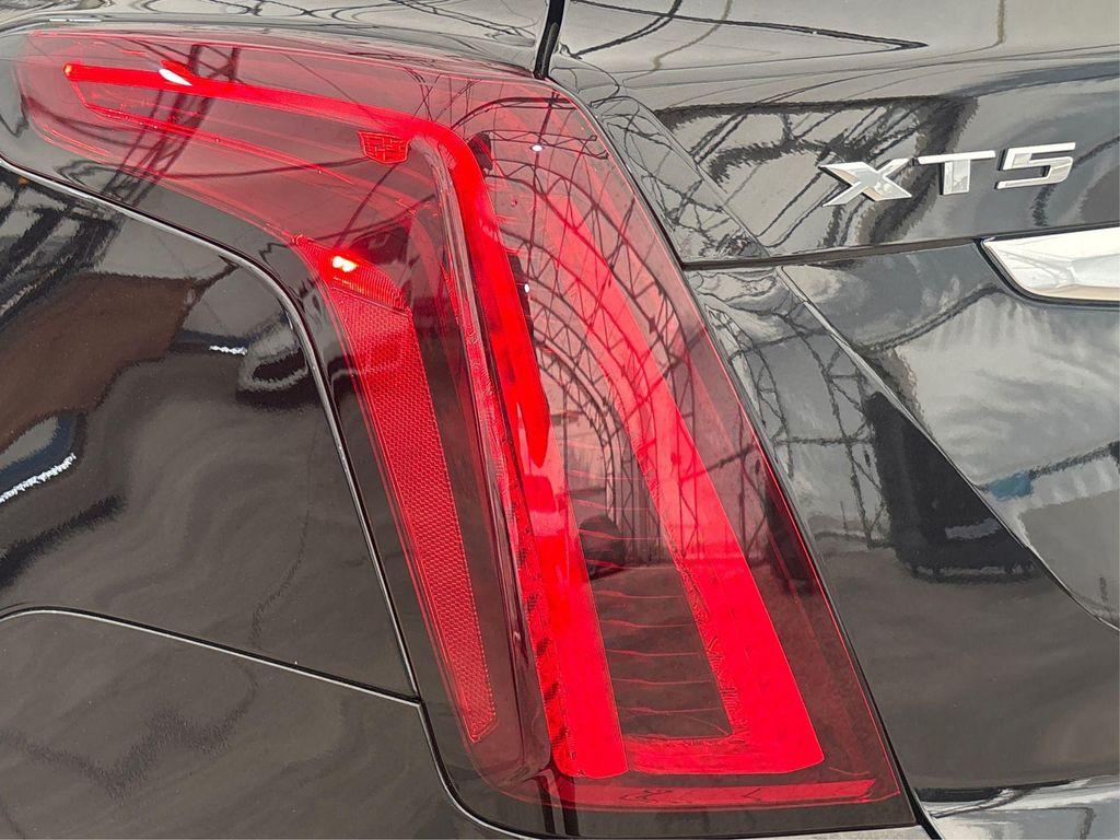 new 2025 Cadillac XT5 car, priced at $43,850