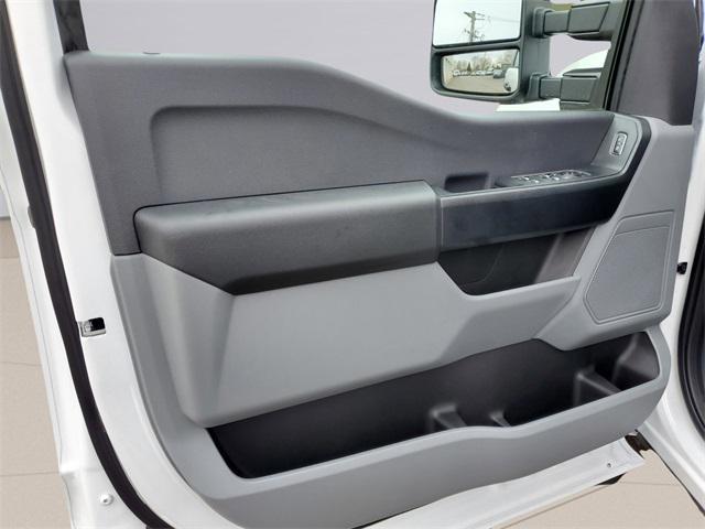 new 2025 Ford F-450 car, priced at $62,275
