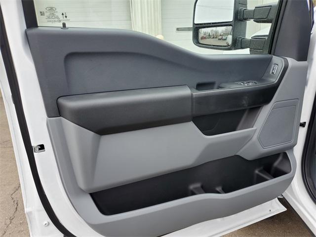 new 2025 Ford F-450 car, priced at $56,626