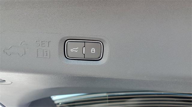 new 2025 Ford Expedition car, priced at $81,360