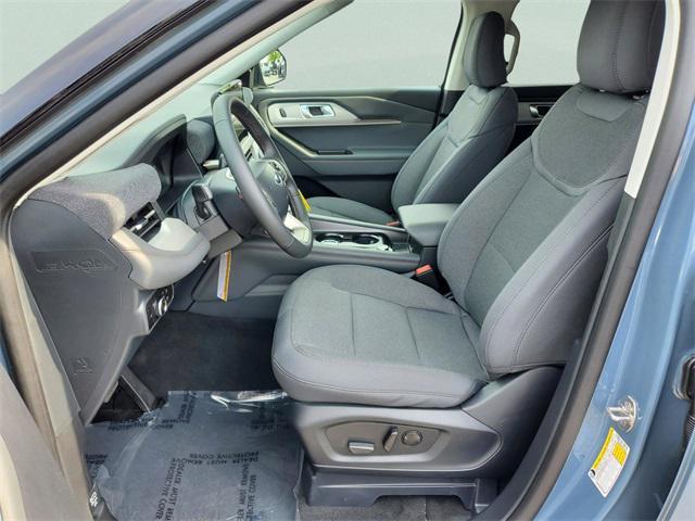 new 2025 Ford Explorer car, priced at $40,787
