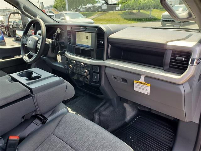 new 2025 Ford F-450 car, priced at $61,072
