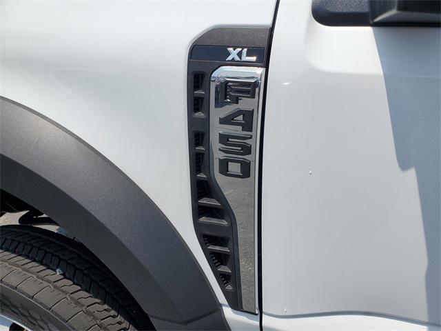 new 2025 Ford F-450 car, priced at $61,072