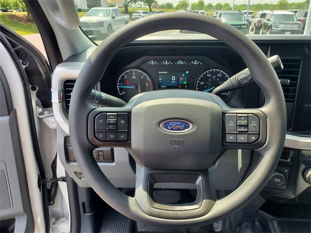 new 2025 Ford F-450 car, priced at $61,072