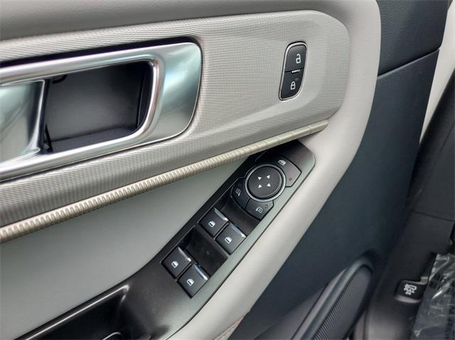 new 2025 Ford Explorer car, priced at $50,685